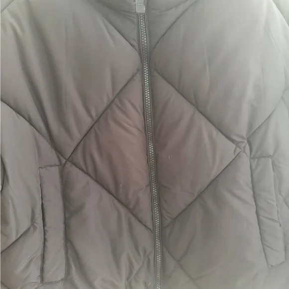 Love Tree Women's Black Cropped Puffer Jacket - Picture 4 of 6